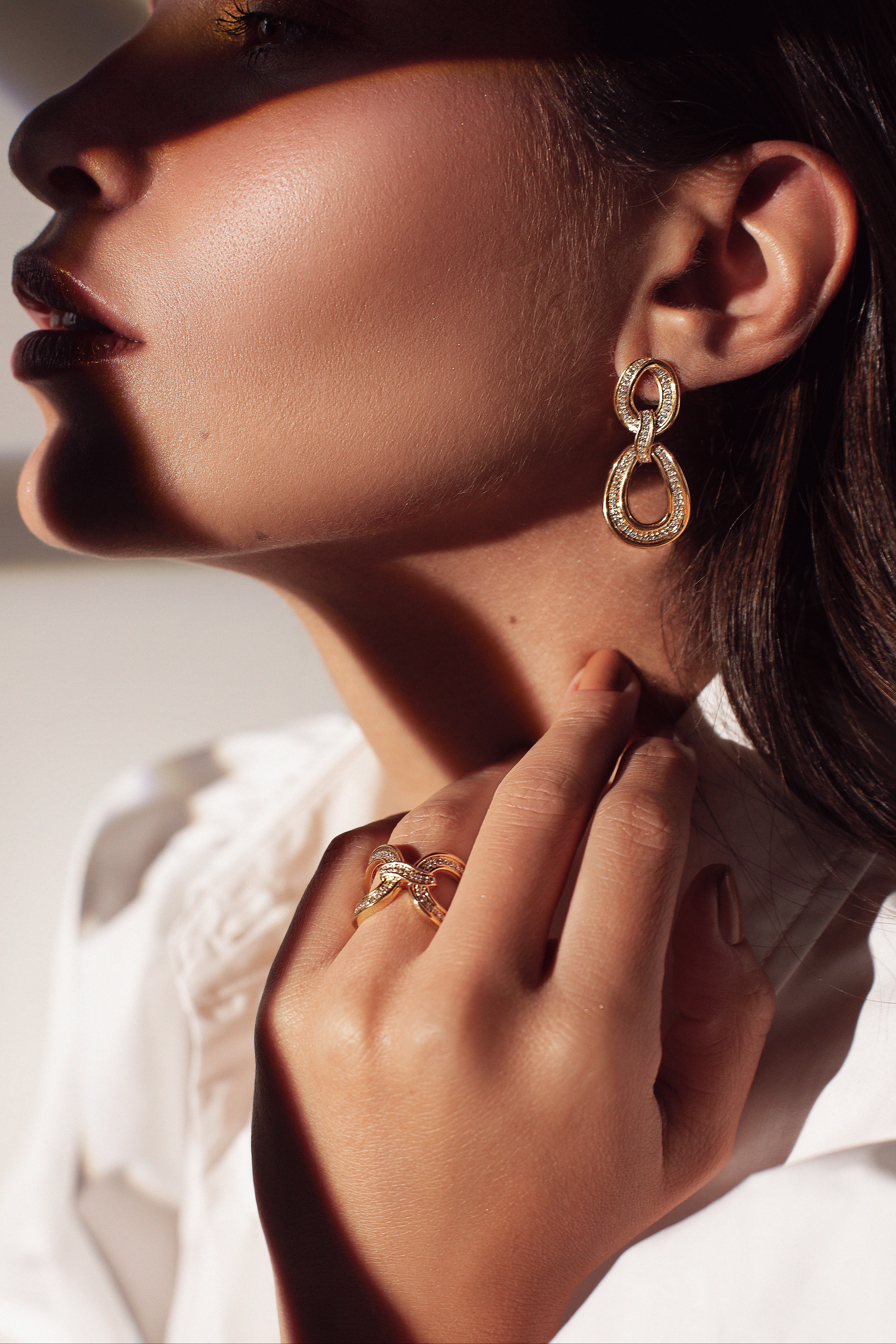 Round encrusted link earrings