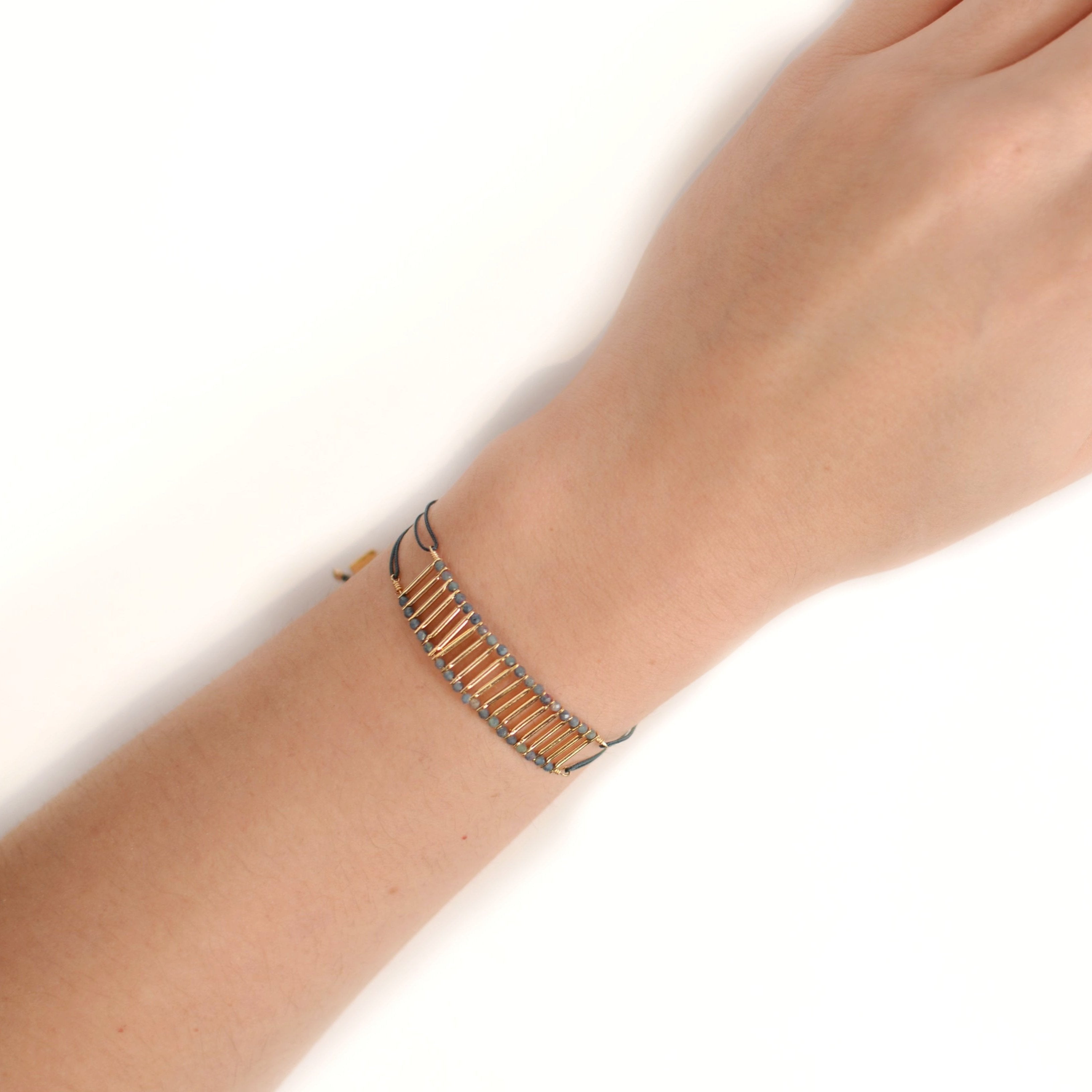 Spin cord bracelet