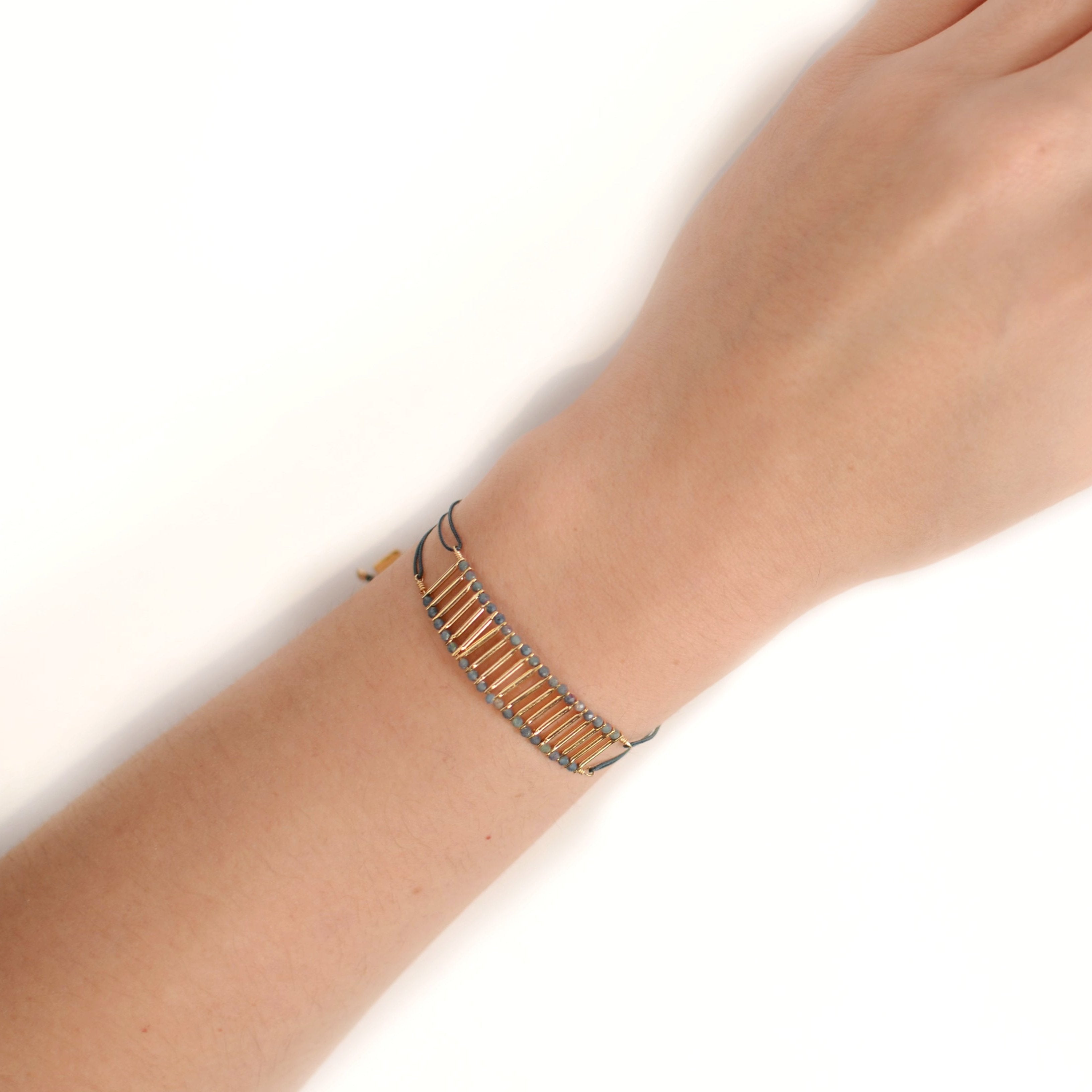 Spin cord bracelet